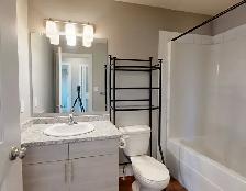 #8571 - 3 Bed/2.5 Bath Duplex in Westgate w/ Central AC! $2500 - Photo 17