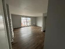 Spacious All Incl 1bdrm with balcony and onsite laundry @ 266 Ch - Photo 2