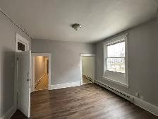 1st Month Free for this large 2 bdrm @ 136 Victoria St - Photo 4