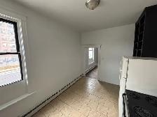1st Month Free for this large 2 bdrm @ 136 Victoria St - Photo 9