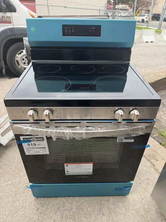 Stove - 30' Frigidaire 5.3 Cu ft FCFE308C  - Electric Range -
