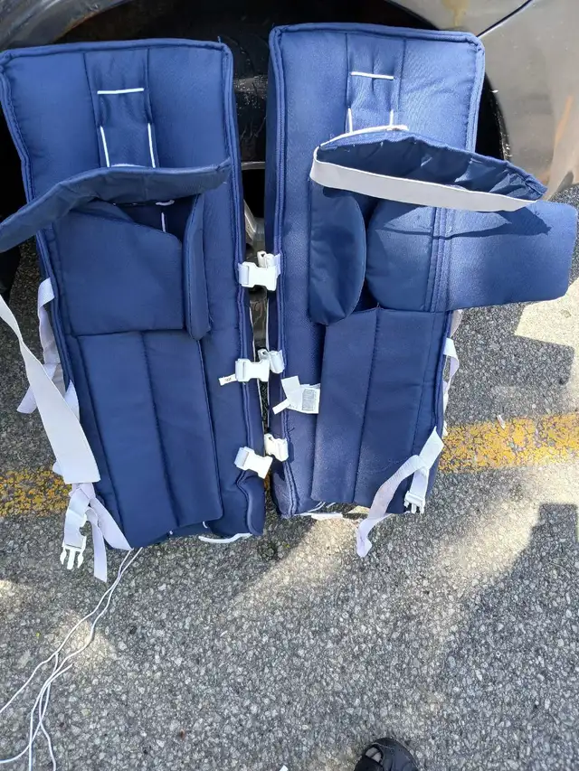 Goalie Pads - Photo 2