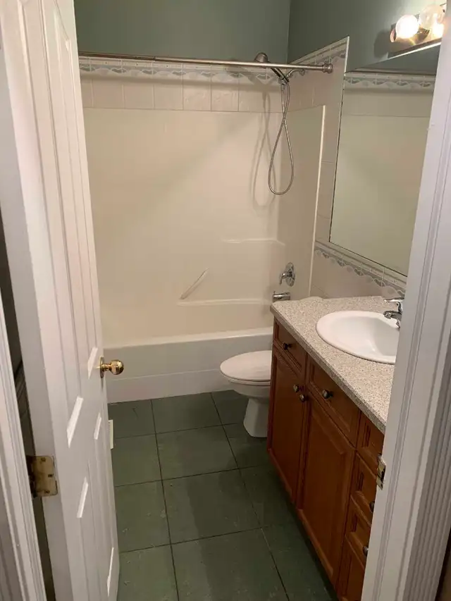 Bright & Spacious 2 Bed/2Bath/2/LVRM - Main Flr - Photo 7