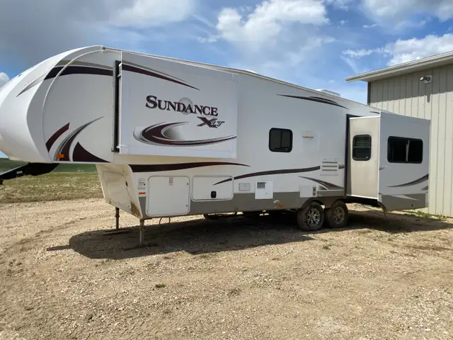Heartland , 2013 Sundance 5 th wheel camper - Photo 2