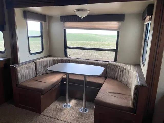 Heartland , 2013 Sundance 5 th wheel camper - Photo 4