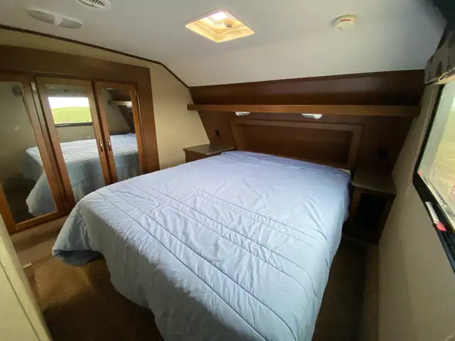 Heartland , 2013 Sundance 5 th wheel camper - Photo 9