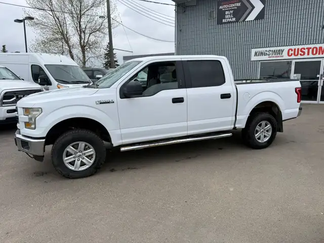2016 Ford F-150 XLT CREW 4X4 - 5.0L / ONE OWNER ACCIDENT FREE - Photo 2