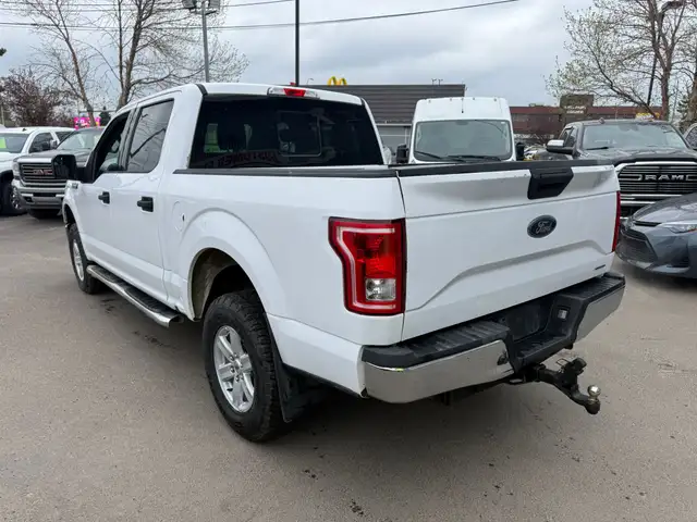 2016 Ford F-150 XLT CREW 4X4 - 5.0L / ONE OWNER ACCIDENT FREE - Photo 3