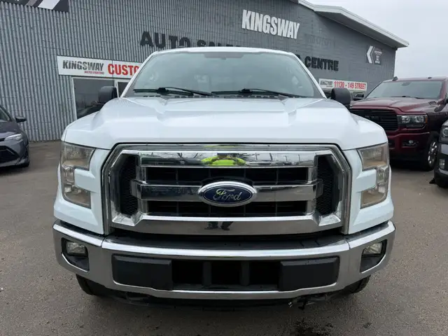 2016 Ford F-150 XLT CREW 4X4 - 5.0L / ONE OWNER ACCIDENT FREE - Photo 8
