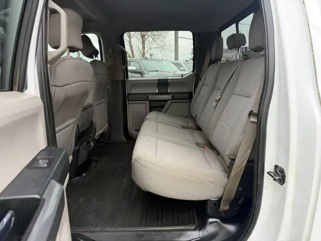 2016 Ford F-150 XLT CREW 4X4 - 5.0L / ONE OWNER ACCIDENT FREE - Photo 10