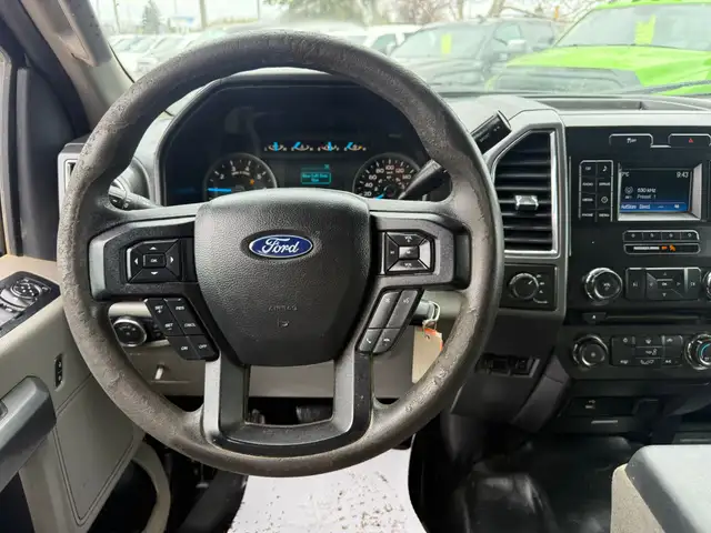 2016 Ford F-150 XLT CREW 4X4 - 5.0L / ONE OWNER ACCIDENT FREE - Photo 12