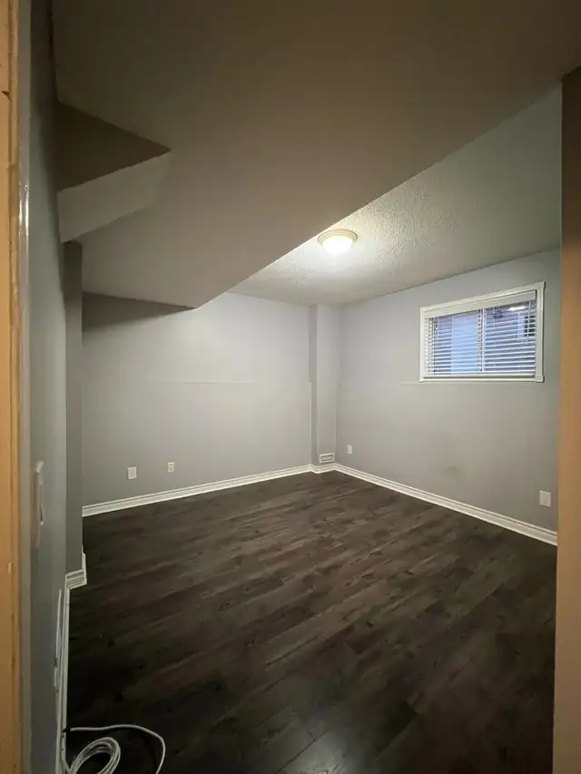Bright 2-bdr Upper Floor Bungalow with Private Backyard - Photo 3