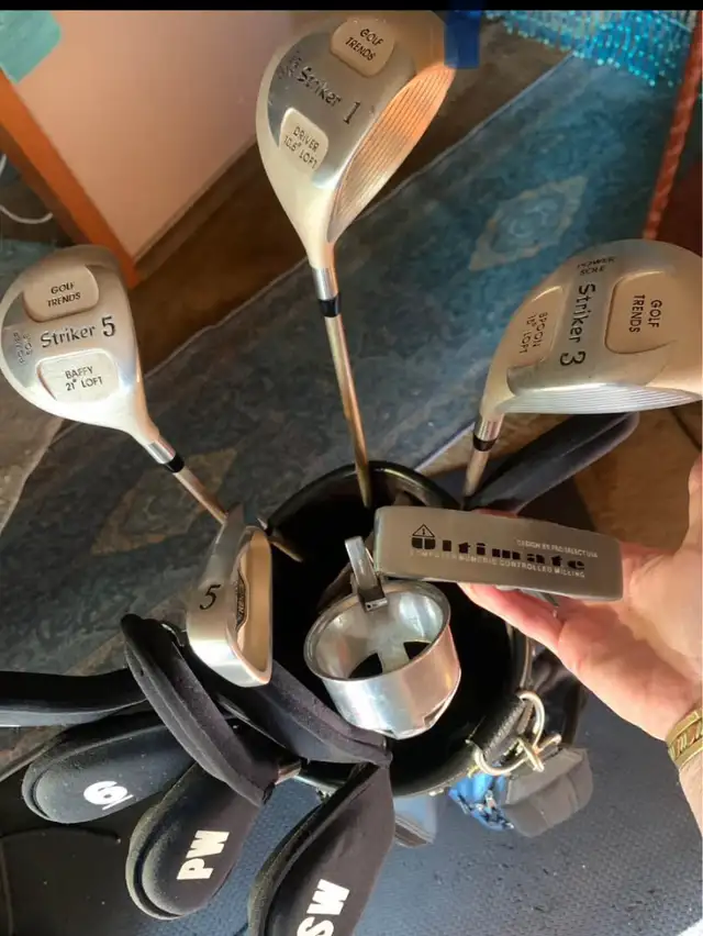 Mens Beginner Golf Club set and bag with balls.