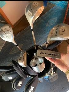 Mens Beginner Golf Club set and bag with balls.