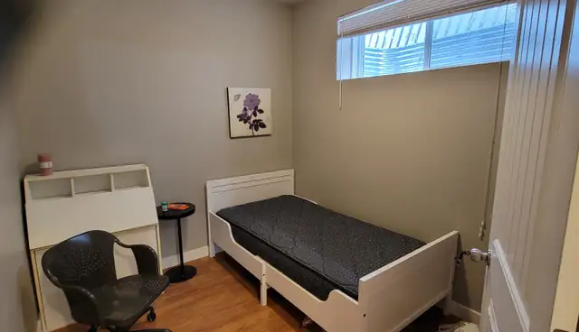 Room Rental near Whyte Ave & Bonnie Doon LRT - Photo 2