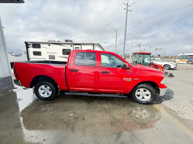 2023 RAM 1500 CLASSIC  SLT CREW CAB  5.7L V8 HEMI  CERTIFIED - Photo 6