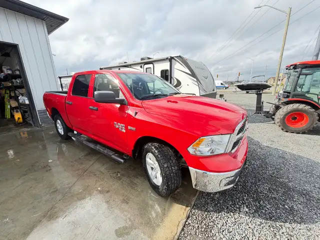2023 RAM 1500 CLASSIC  SLT CREW CAB  5.7L V8 HEMI  CERTIFIED - Photo 7