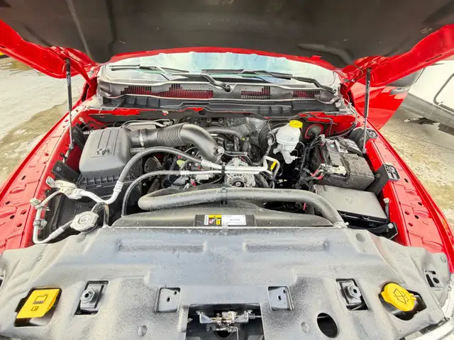 2023 RAM 1500 CLASSIC  SLT CREW CAB  5.7L V8 HEMI  CERTIFIED - Photo 13