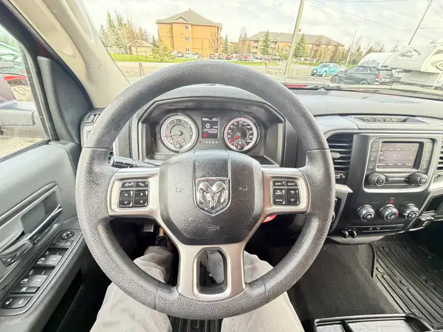 2023 RAM 1500 CLASSIC  SLT CREW CAB  5.7L V8 HEMI  CERTIFIED - Photo 17