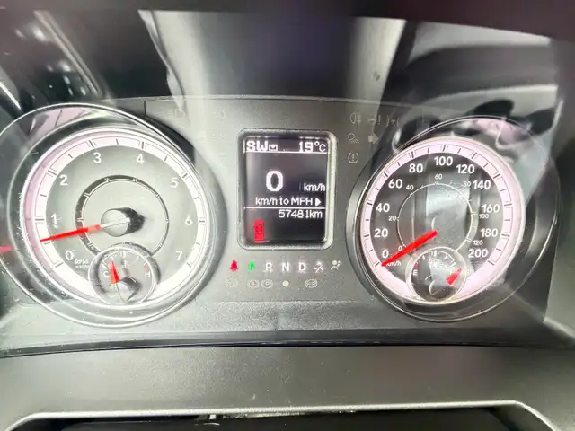 2023 RAM 1500 CLASSIC  SLT CREW CAB  5.7L V8 HEMI  CERTIFIED - Photo 18