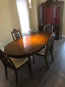 DINING ROOM FURNITURE SET