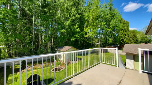 250-649-5694 3 BEDS/2 BATHS HOUSE WITH GARAGE NEAR WALMART
