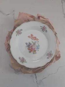 SOLD. BRAND NEW (Never used) Six plates