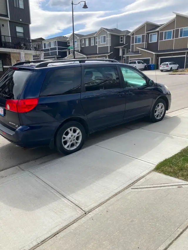 Toyota Sienna 2006 - Photo 2
