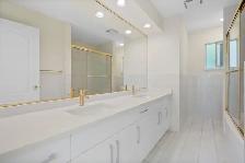 Elegant 5-Bedroom Home in South Slope | Panoramic Views   Garden - Photo 2
