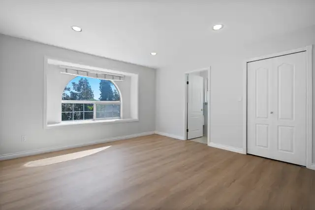 Elegant 5-Bedroom Home in South Slope | Panoramic Views   Garden - Photo 3