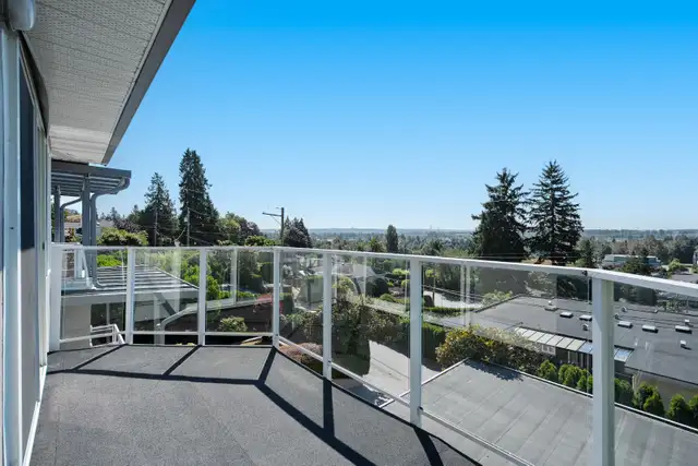Elegant 5-Bedroom Home in South Slope | Panoramic Views   Garden - Photo 6