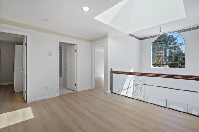 Elegant 5-Bedroom Home in South Slope | Panoramic Views   Garden - Photo 7