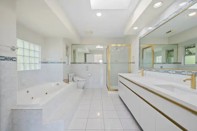 Elegant 5-Bedroom Home in South Slope | Panoramic Views   Garden - Photo 8