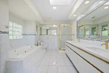 Elegant 5-Bedroom Home in South Slope | Panoramic Views   Garden - Photo 8