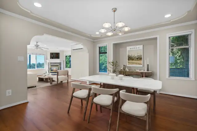 Elegant 5-Bedroom Home in South Slope | Panoramic Views   Garden - Photo 9