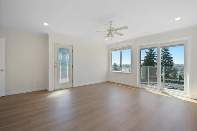 Elegant 5-Bedroom Home in South Slope | Panoramic Views   Garden - Photo 12