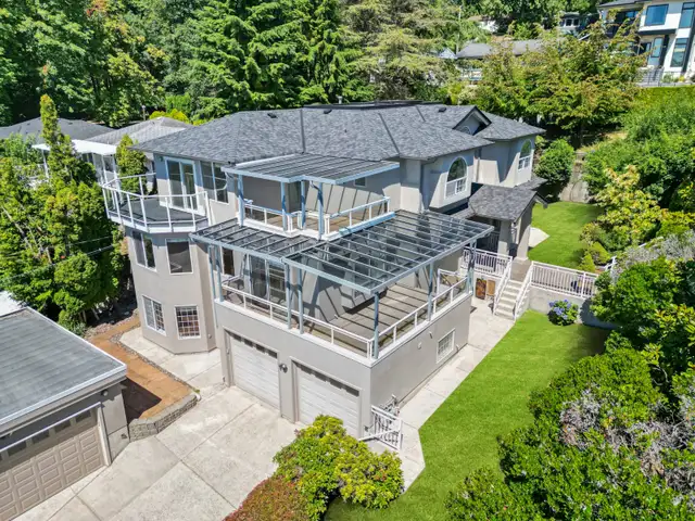 Elegant 5-Bedroom Home in South Slope | Panoramic Views   Garden - Photo 13