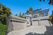 Elegant 5-Bedroom Home in South Slope | Panoramic Views   Garden - Photo 15