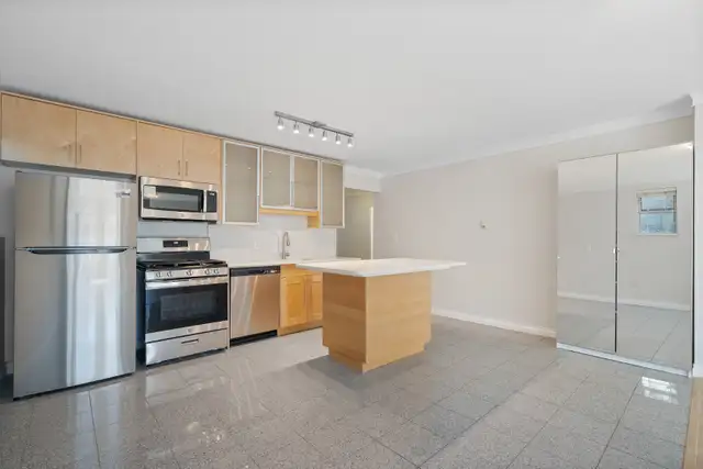 Elegant 5-Bedroom Home in South Slope | Panoramic Views   Garden - Photo 16