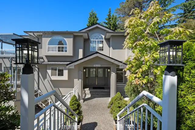 Elegant 5-Bedroom Home in South Slope | Panoramic Views   Garden - Photo 17
