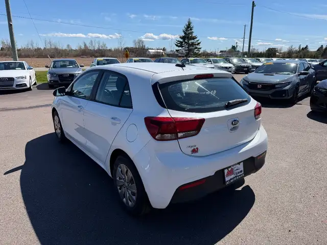 2018 Kia RIO - Photo 4