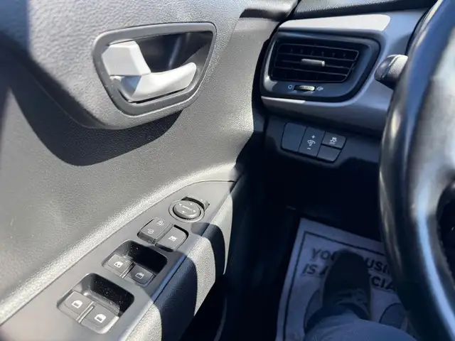 2018 Kia RIO - Photo 11