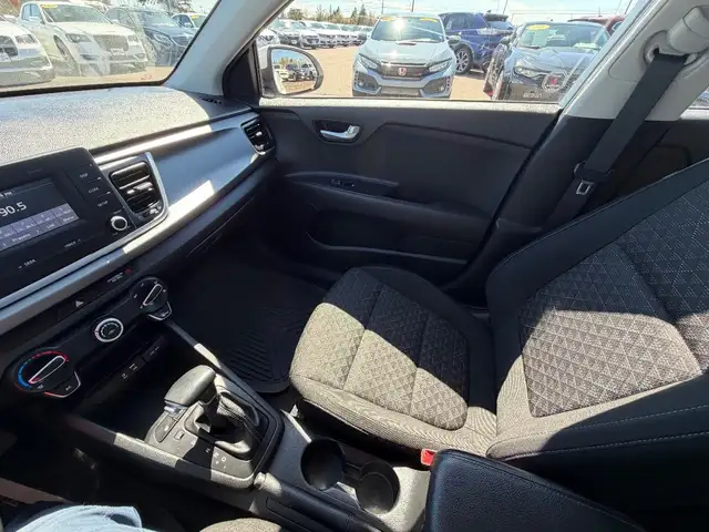 2018 Kia RIO - Photo 18