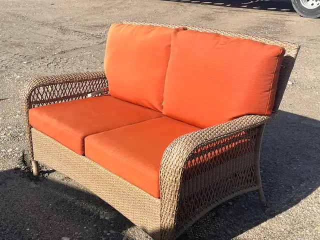 patio couch - Photo 2