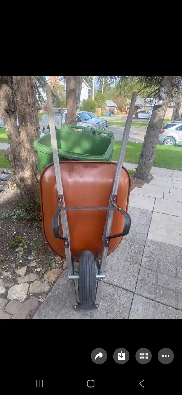 wheelbarrow - Photo 2