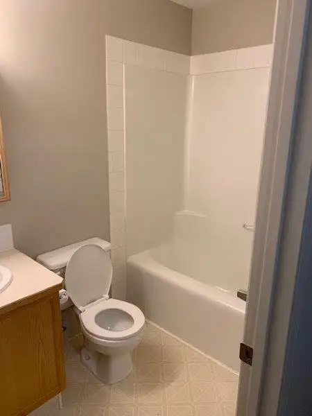 Westside 2 Bedroom in 4plex - Photo 8