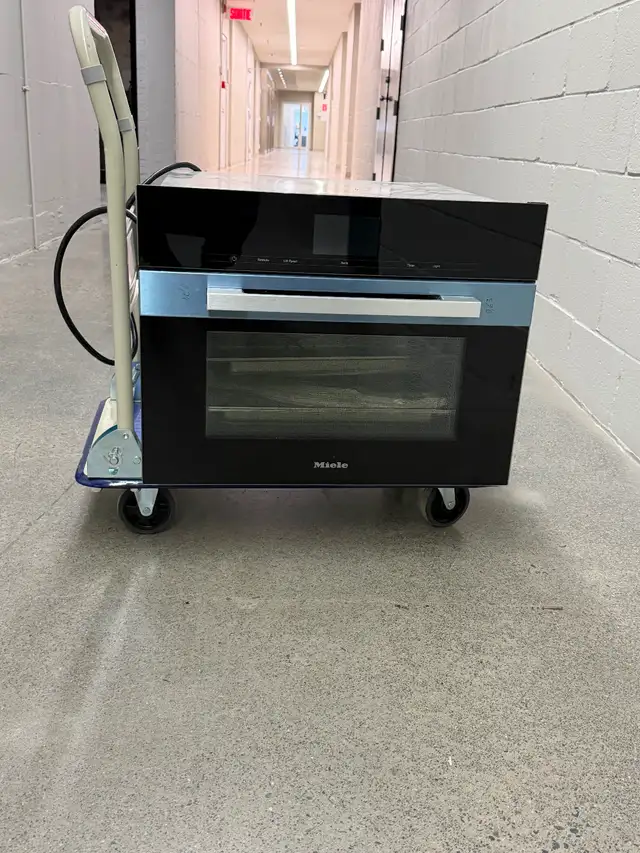 Neuf Miele 24' Four combi  Vapeur DGC7640