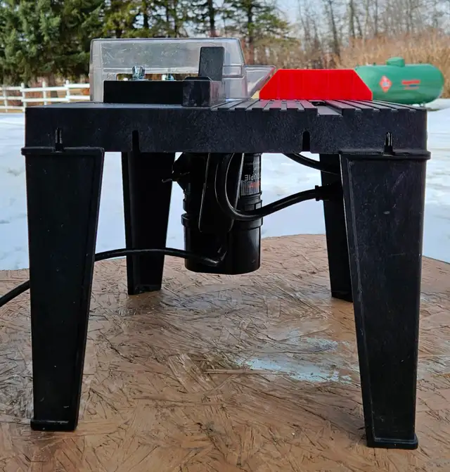 Router and Table - Photo 7