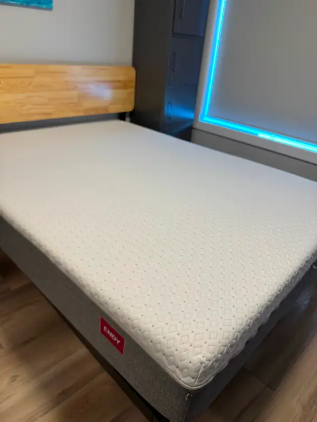 Queen Size Mattress Like New (Endy Bed) - Photo 2