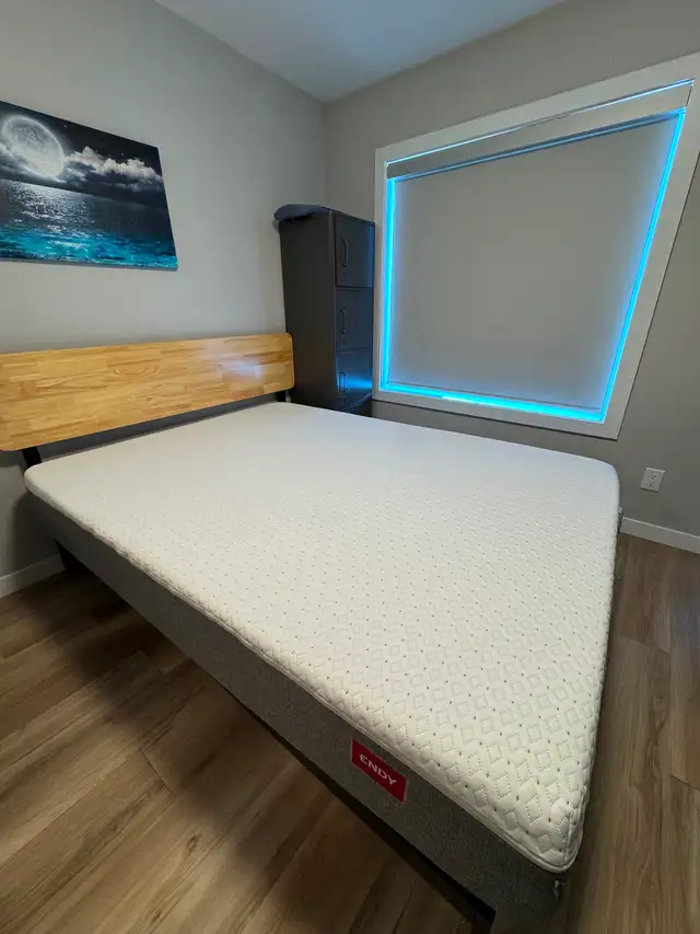 Queen Size Mattress Like New (Endy Bed) - Photo 3